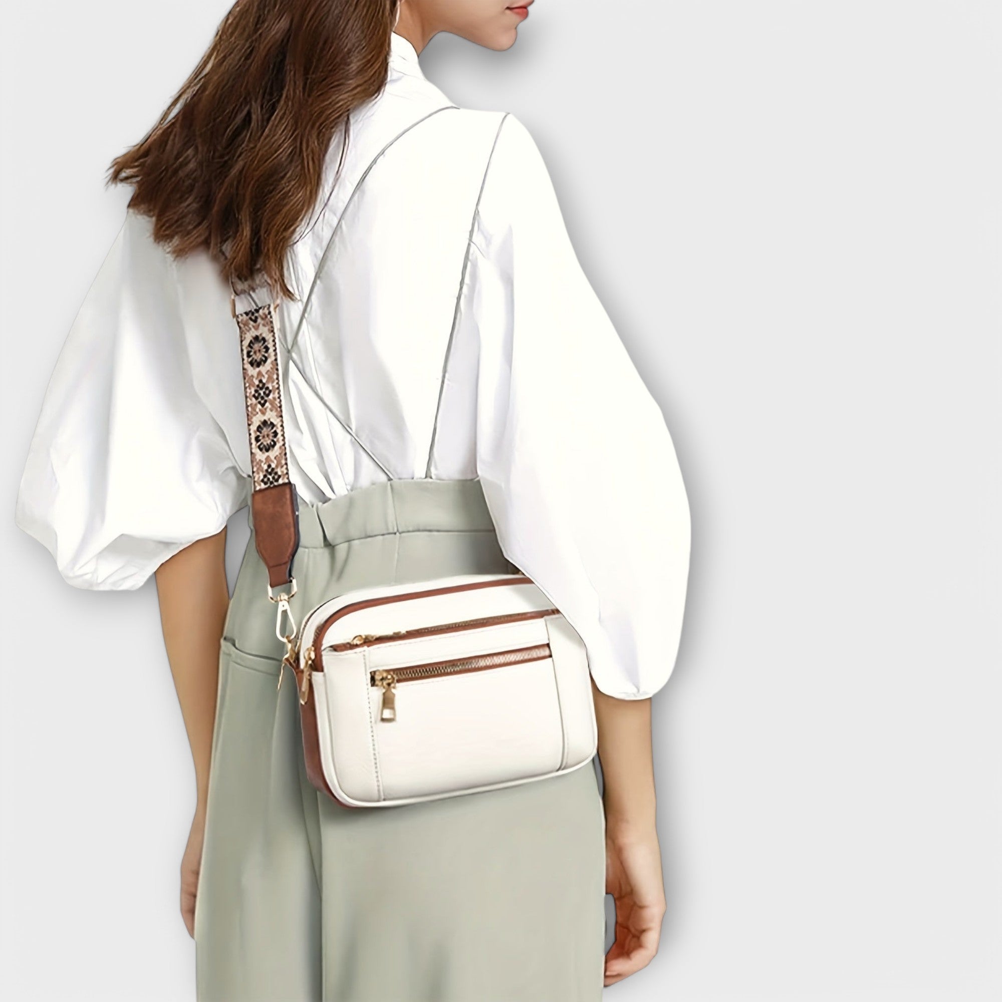 Aurellia. - Crossbody-veske laget av vegansk lær