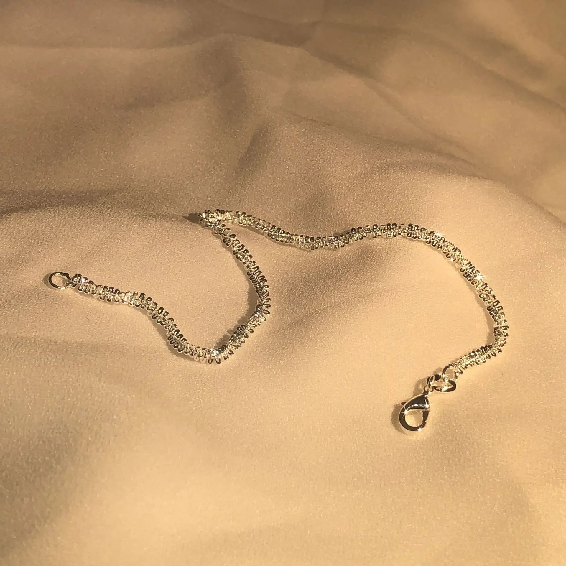 Skinnende Armbånd