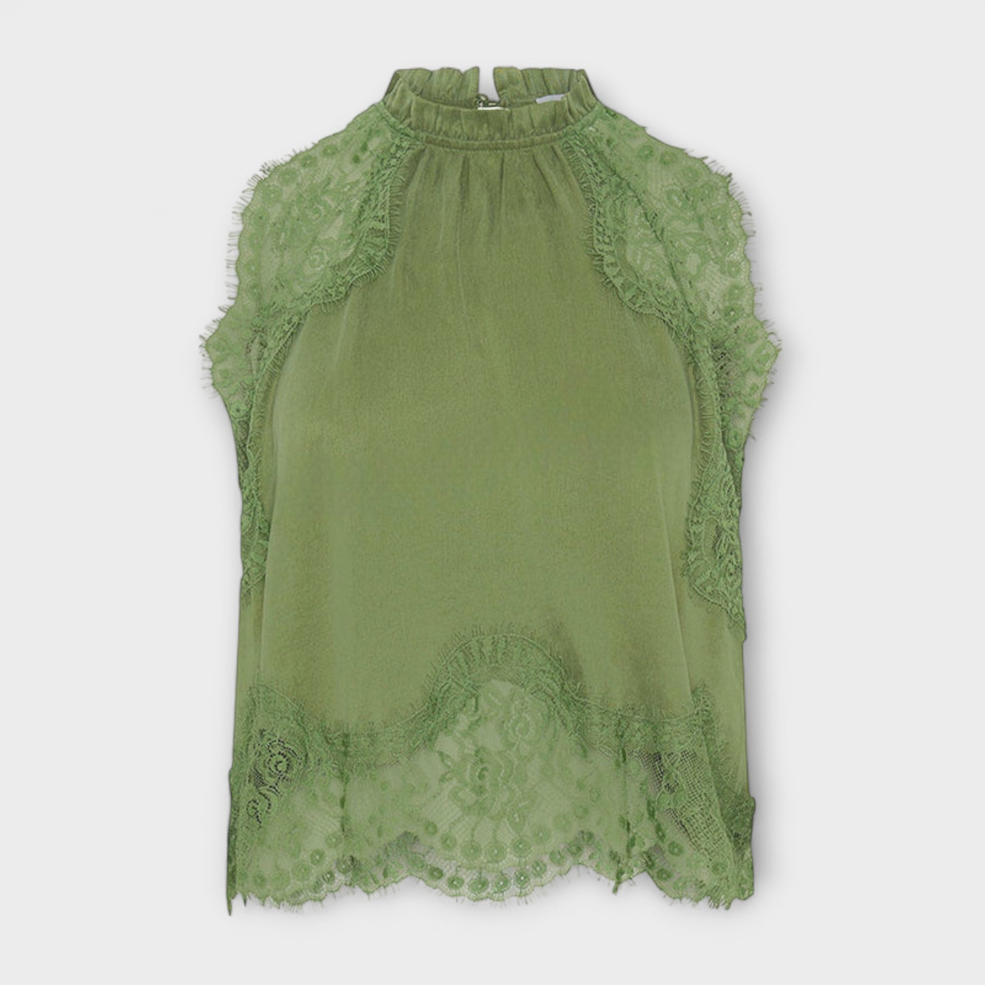 Kaia - Satinbluse med blondekant og plisserte detaljer i halsen