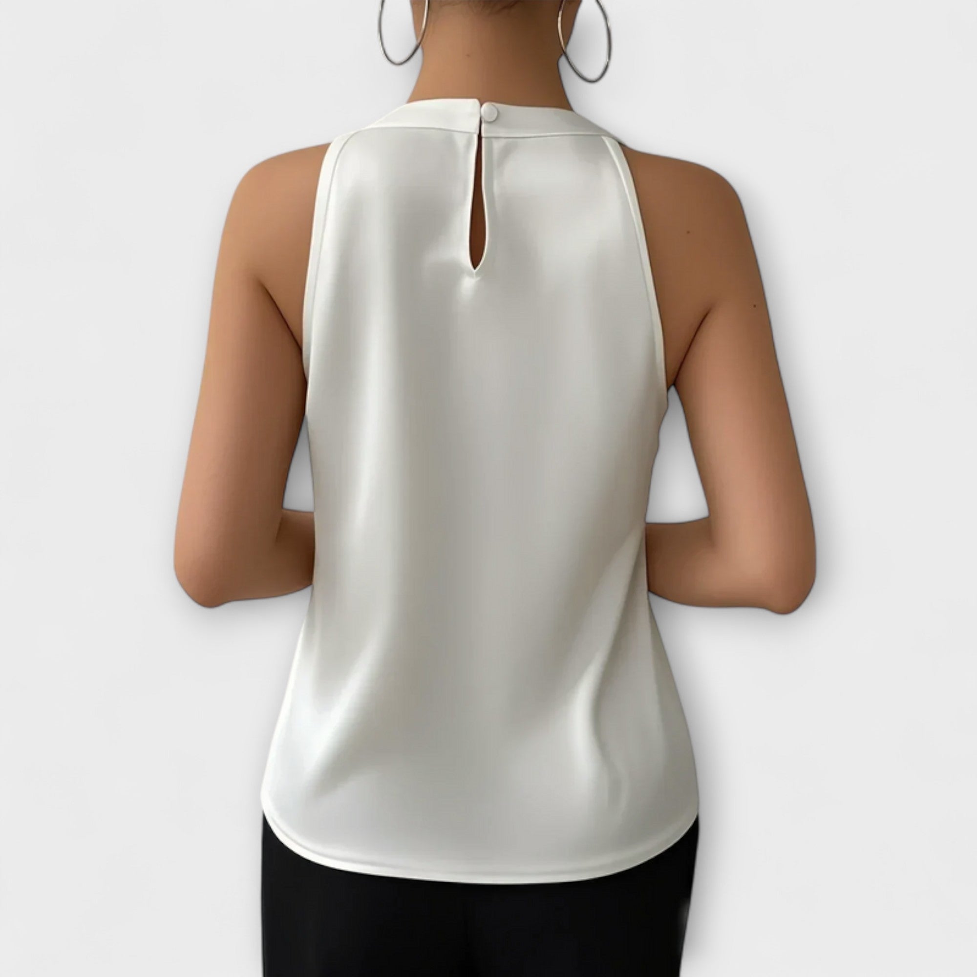 Skye - Chic Satinbluse med Off-Shoulder Design