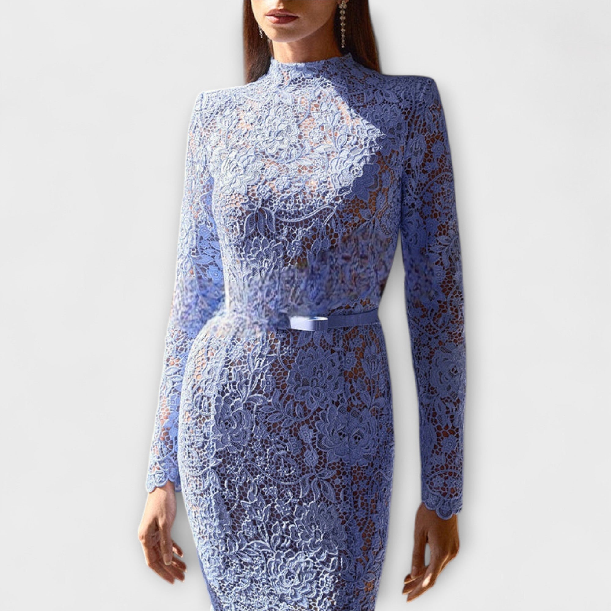 Freya - Elegant Midi Kjole Laget av Blomsterlignende Blonde