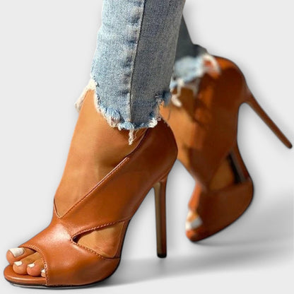 Trendy ortopediske sandaler med elegant hæl