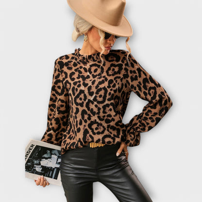 Kayla - Leopardbluse med Plisserte Krage