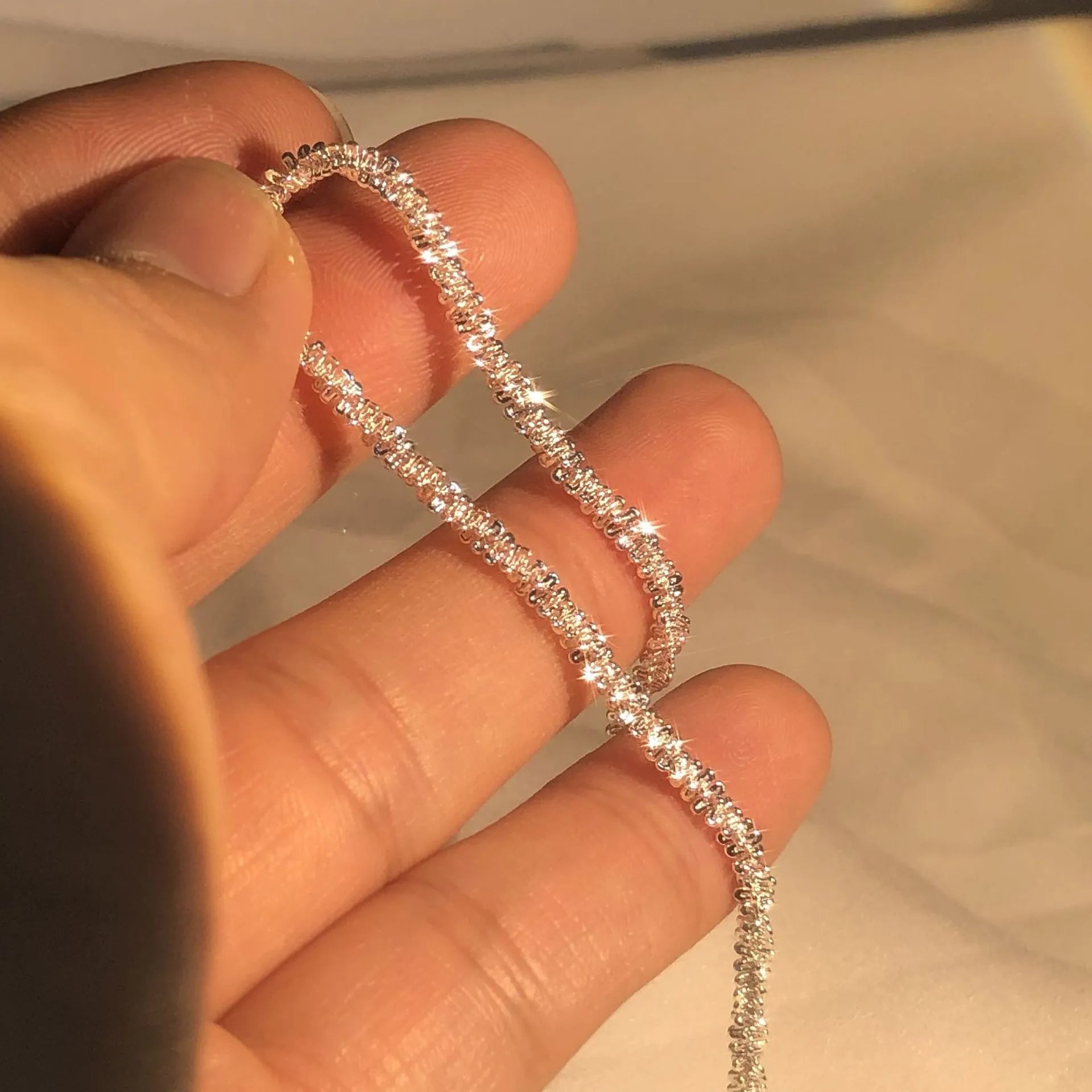 Skinnende Armbånd