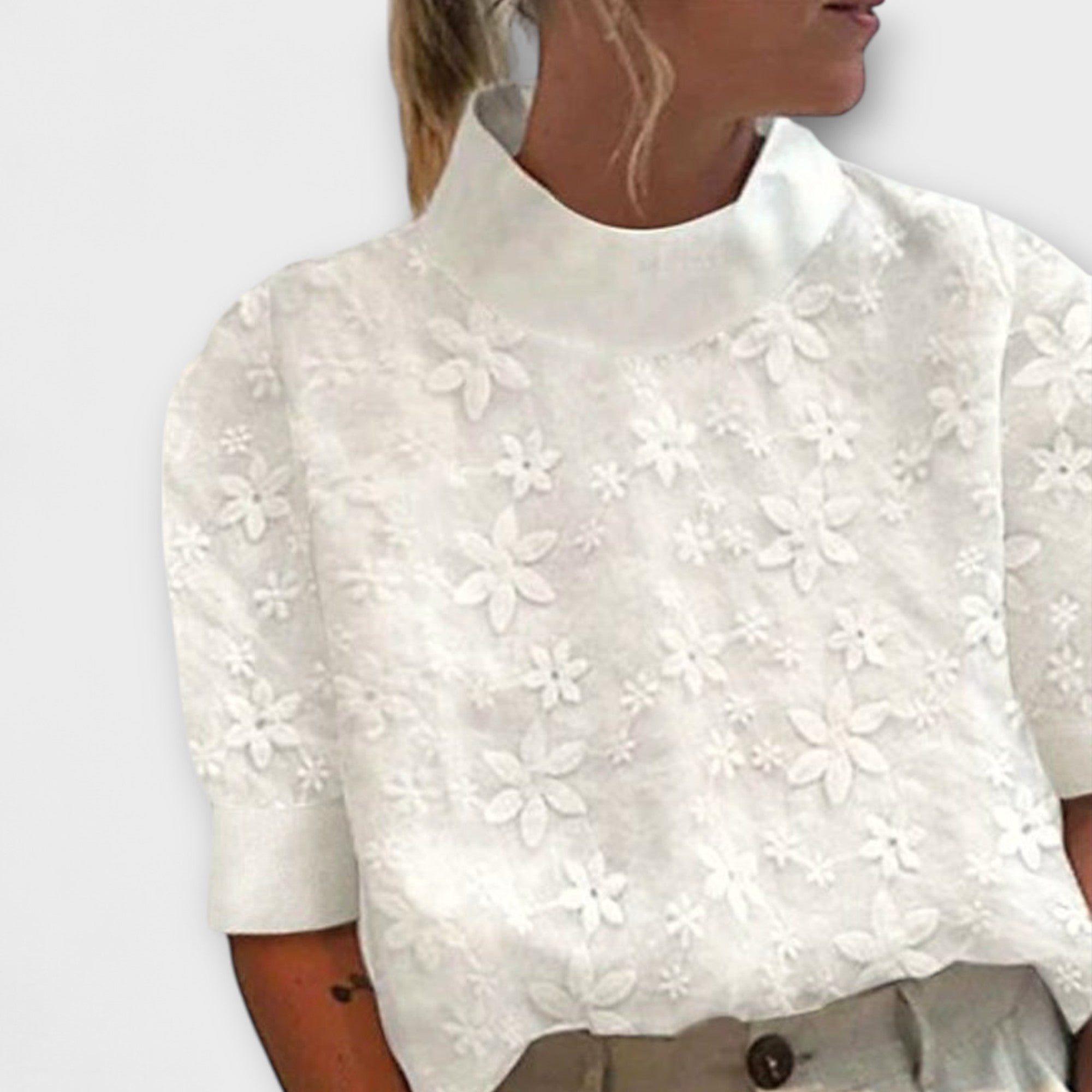 Bluse med brodert enkel ståkrage