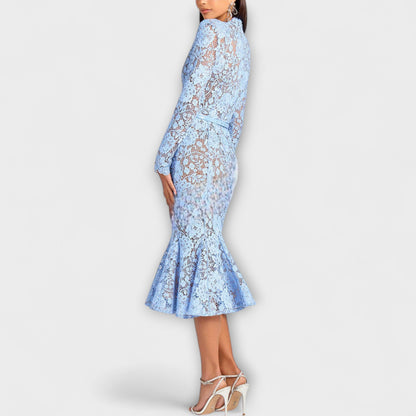 Freya - Elegant Midi Kjole Laget av Blomsterlignende Blonde