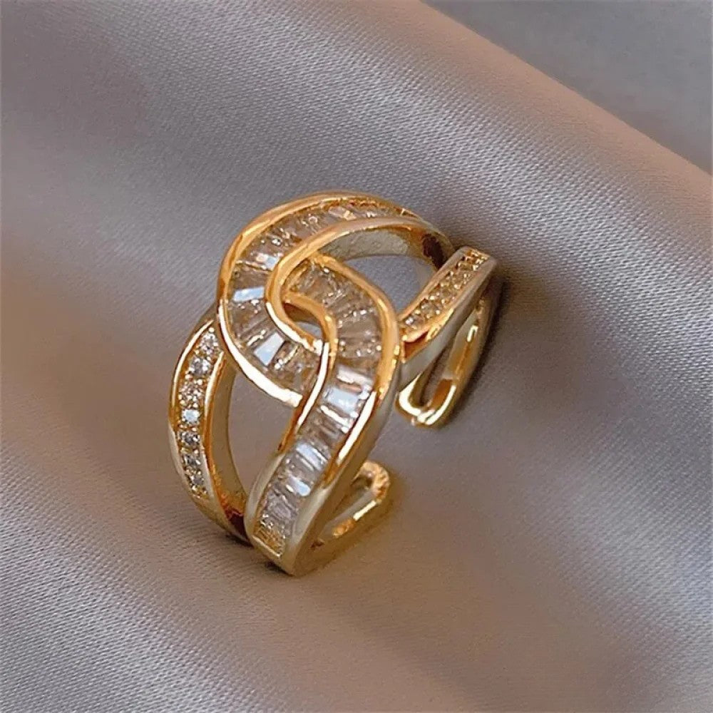 Elegant Knute Ring