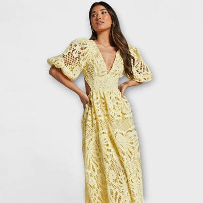 Elegant Kjole med Delikate Detaljer