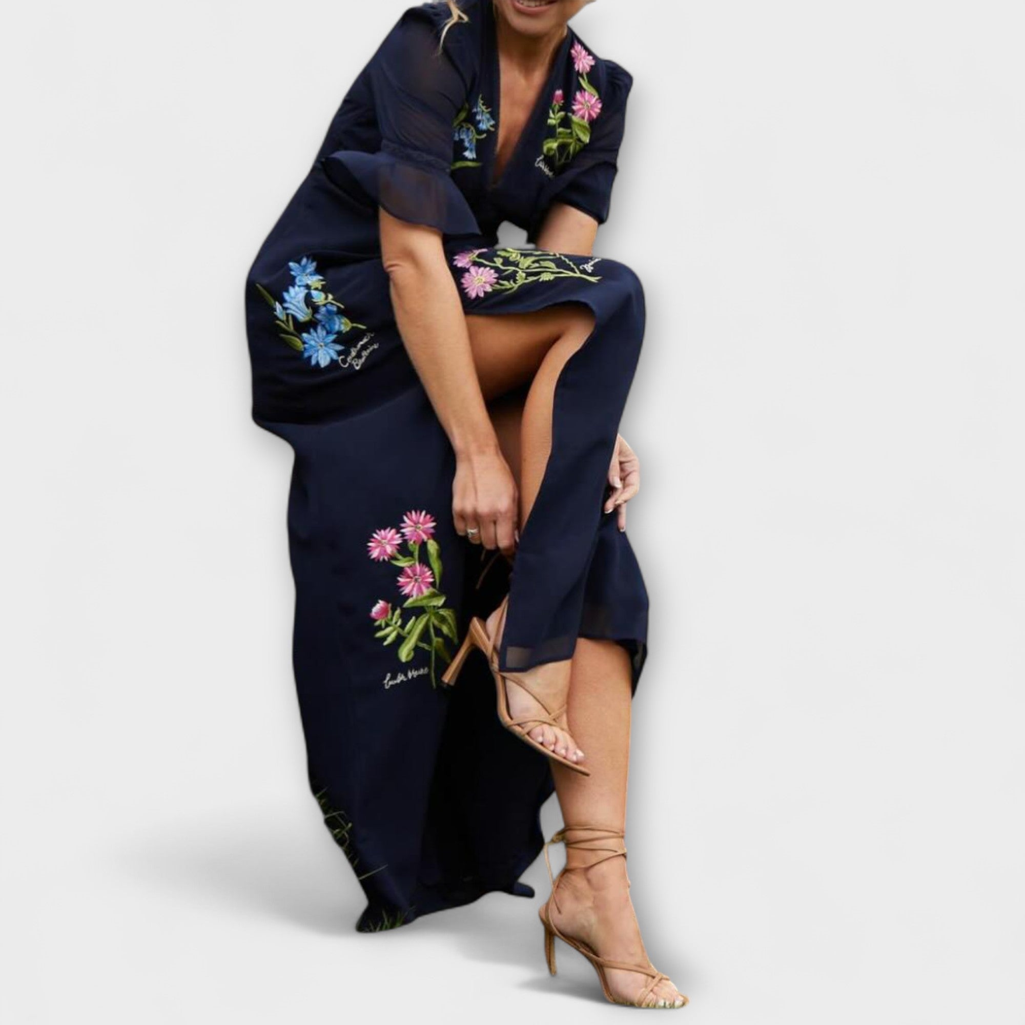 Beatrice - Elegant Marineblå Kjole med Blomsterbroderi