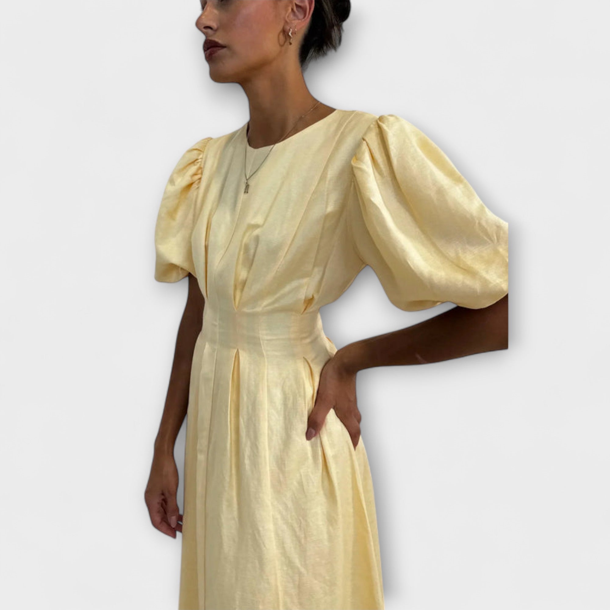 Josephine - Smørgul Maxi Kjole med Luftig Design