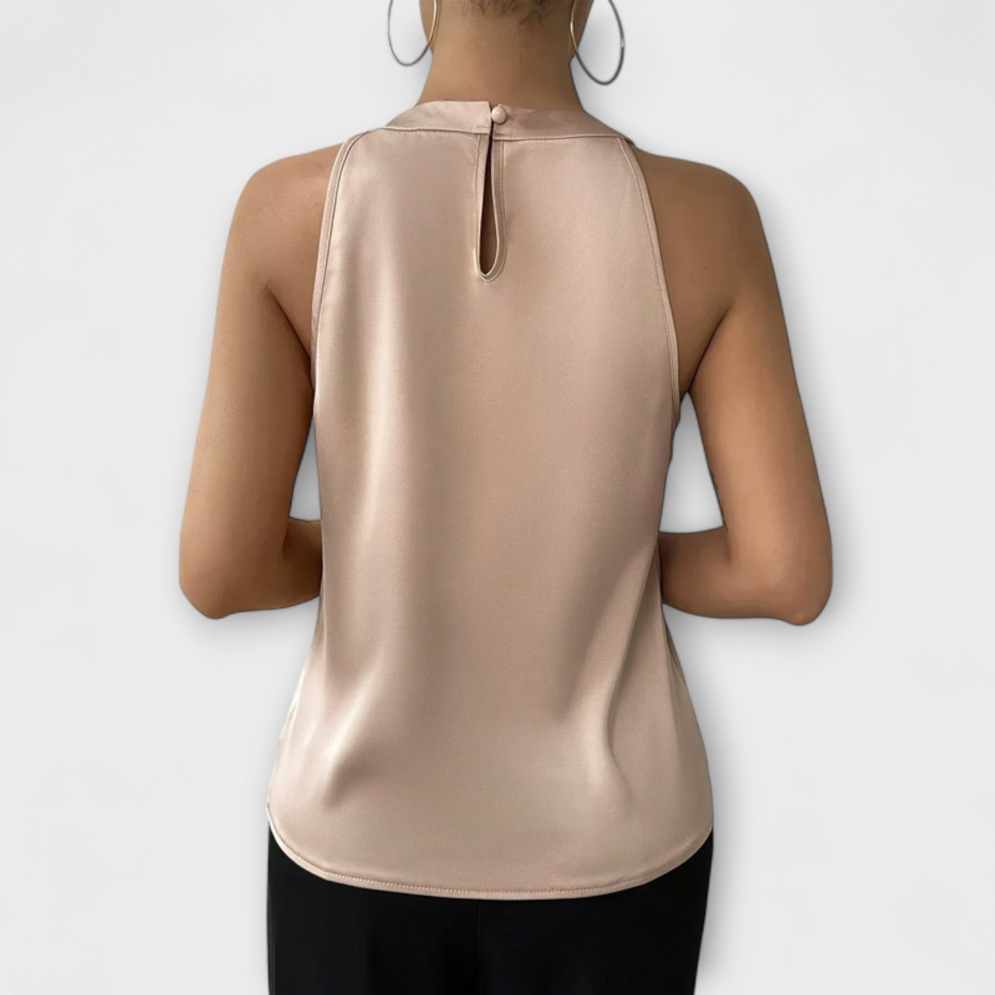 Skye - Chic Satinbluse med Off-Shoulder Design