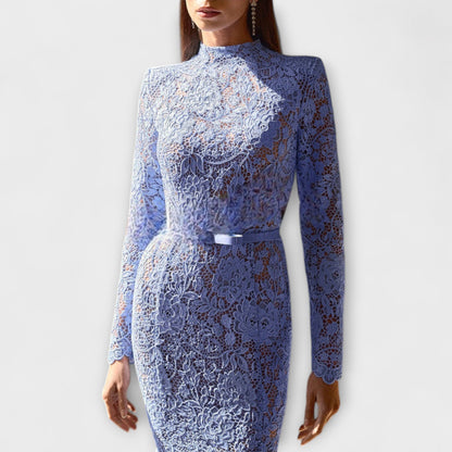 Freya - Elegant Midi Kjole Laget av Blomsterlignende Blonde